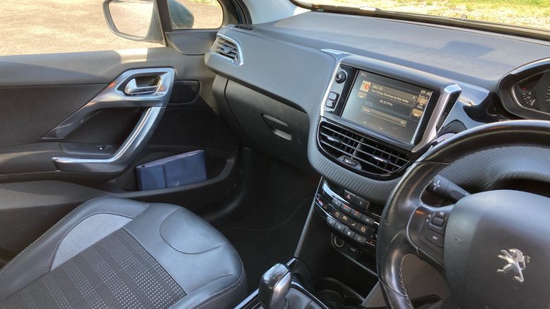 Peugeot 2008 1.2 PureTech 110 Allure 5dr Petrol Estate